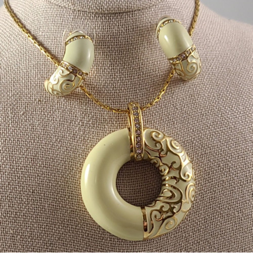 Camrose & Kross JBK Necklace & Earrings set Gold White Vintage